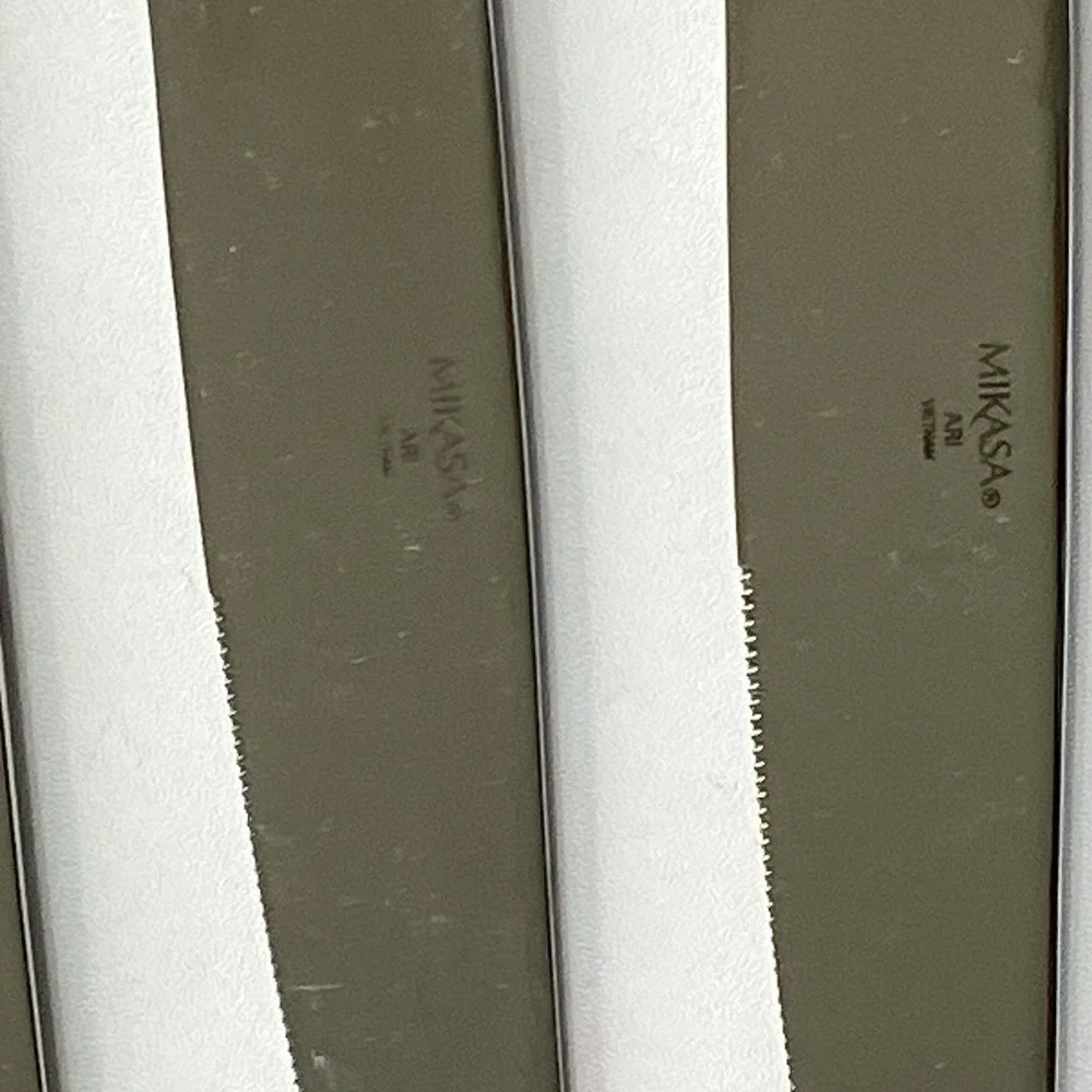 Mikasa Set of 5 Ari dinner Knife Stainless‎ Steel Flatware Replacement Serrated